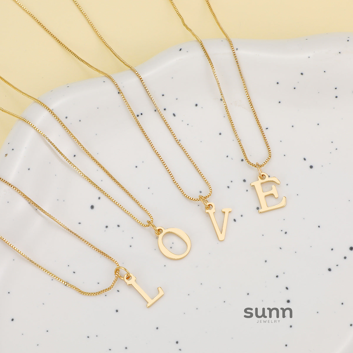 Amore Initial Box Chain Necklace [VKUQHXR2]