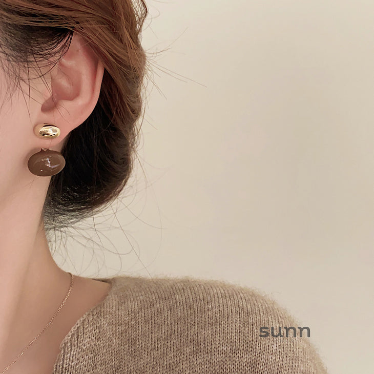 Amori Coffee Oval Glaze Earrings [Z9Z097ZX]