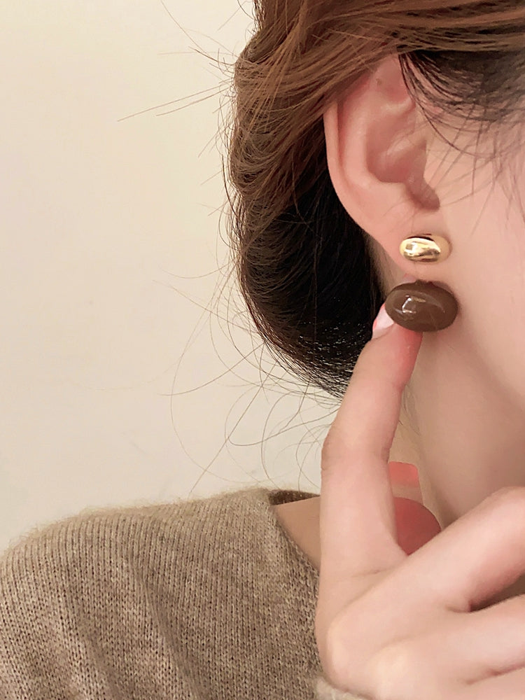 Amori Coffee Oval Glaze Earrings [ETK7KS7C]