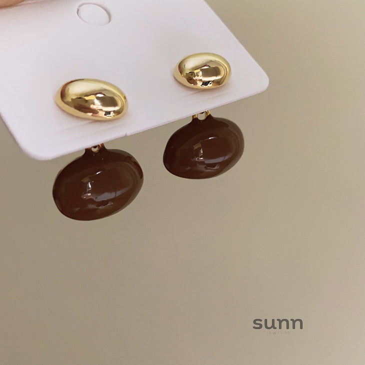 Amori Coffee Oval Glaze Earrings [7T6TDMJ3]