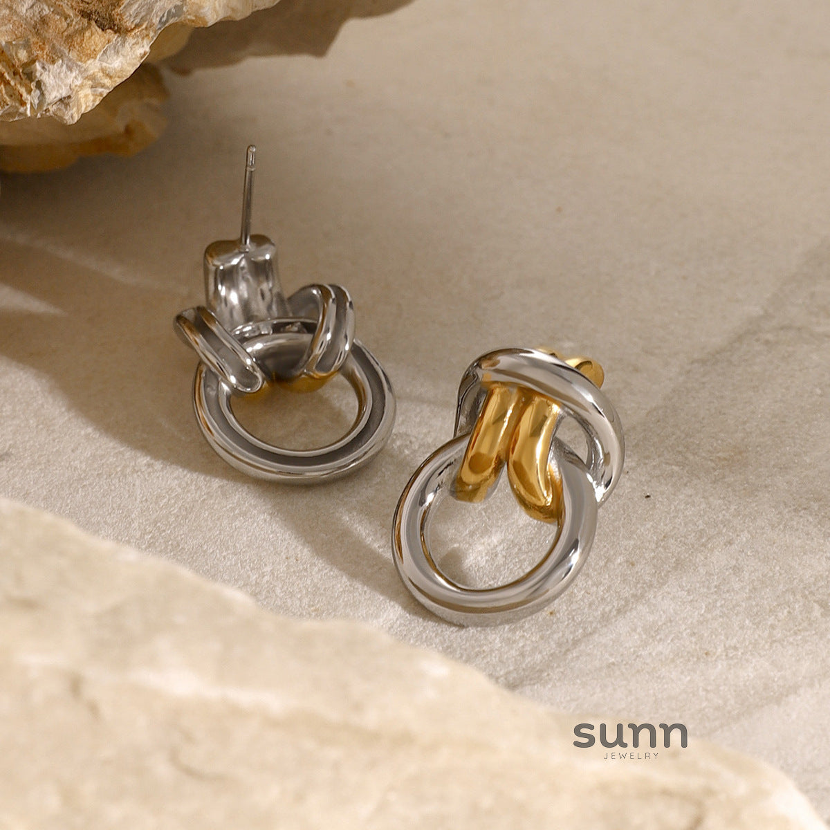 Amori Dainty Heart Hoops [KA2BN4ZZ]