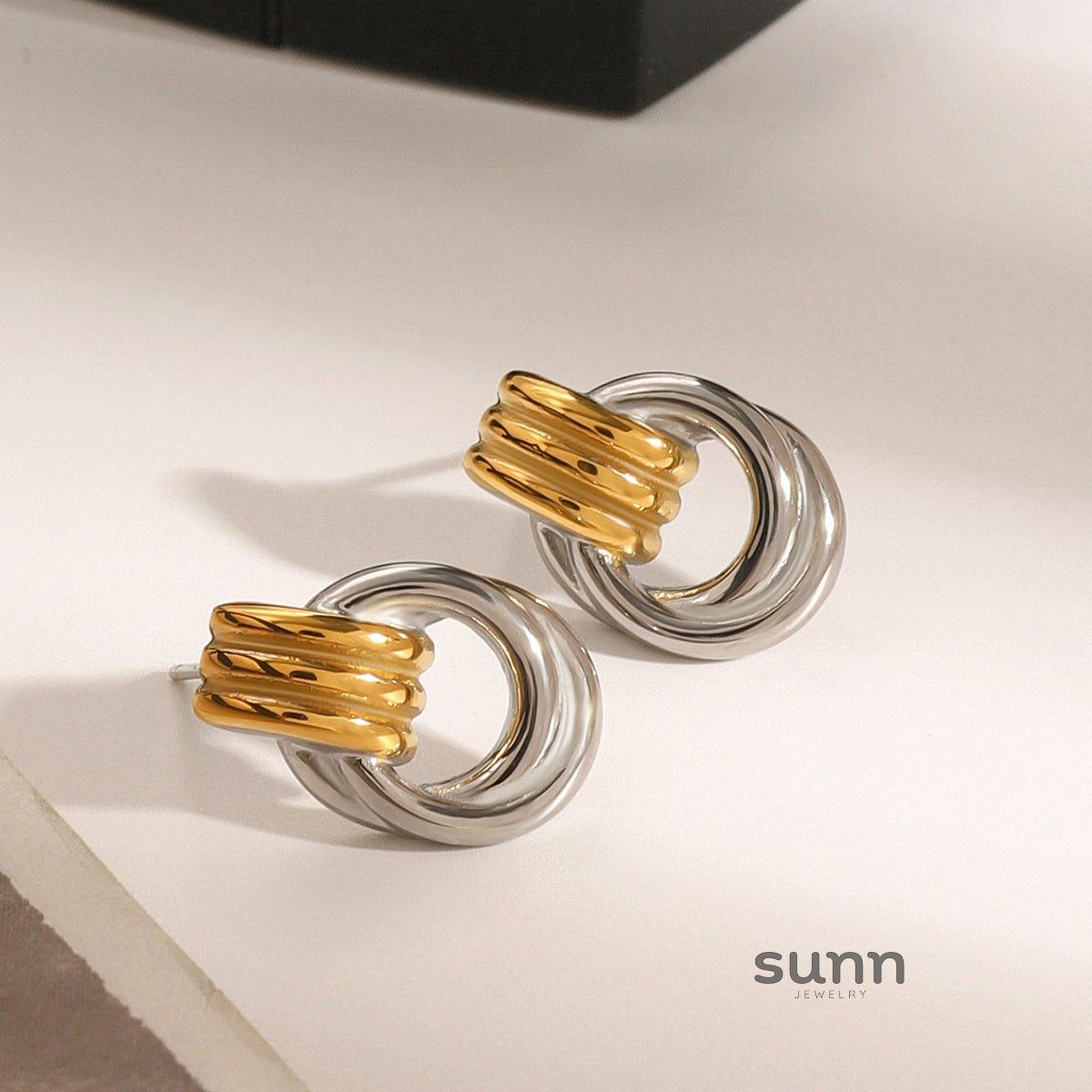Amorie Sculptural Drop Earrings [B2LRJ9H1]