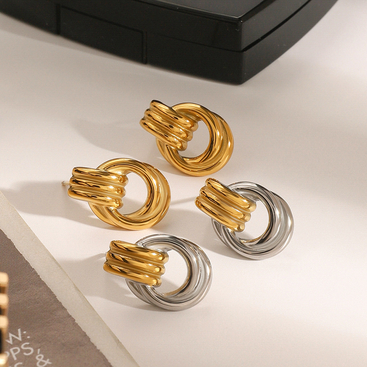 Amorie Sculptural Drop Earrings [WNV7MCU8]
