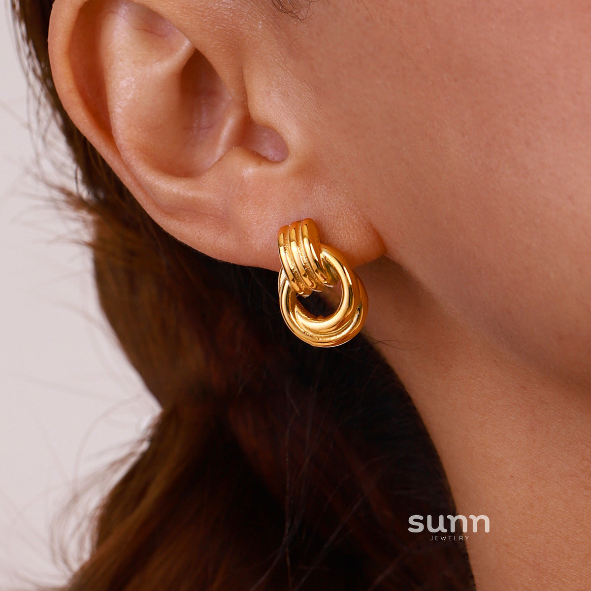 Amorie Sculptural Drop Earrings [VEZH54DQ]