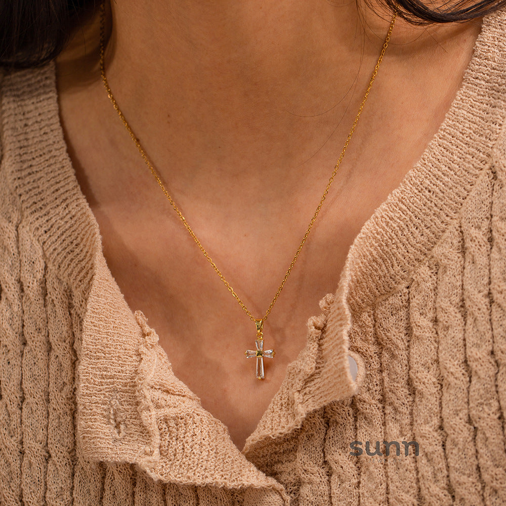 Amoura Gold Square Pendant Necklace [TP00OFKC]