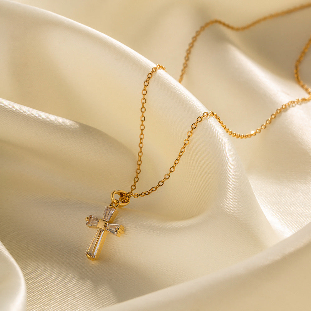 Amoura Gold Square Pendant Necklace [D6R0IS1S]