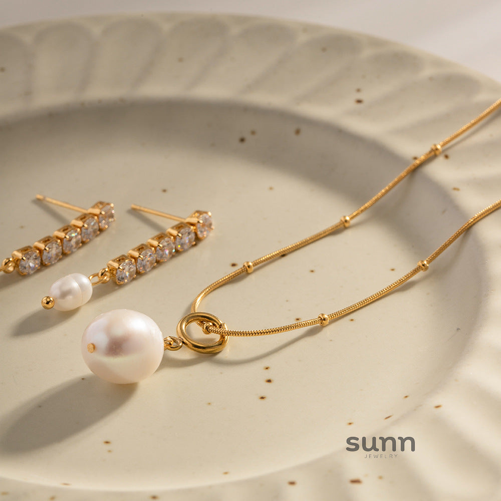 Amoura Layered Pearl Necklace [T8B4Q3EW]