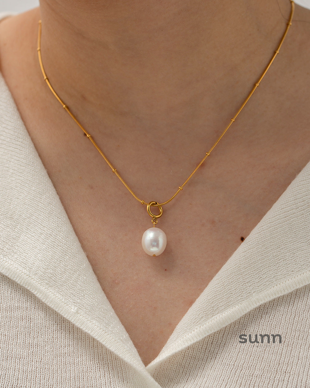 Amoura Layered Pearl Necklace [OBGI8OZ2]