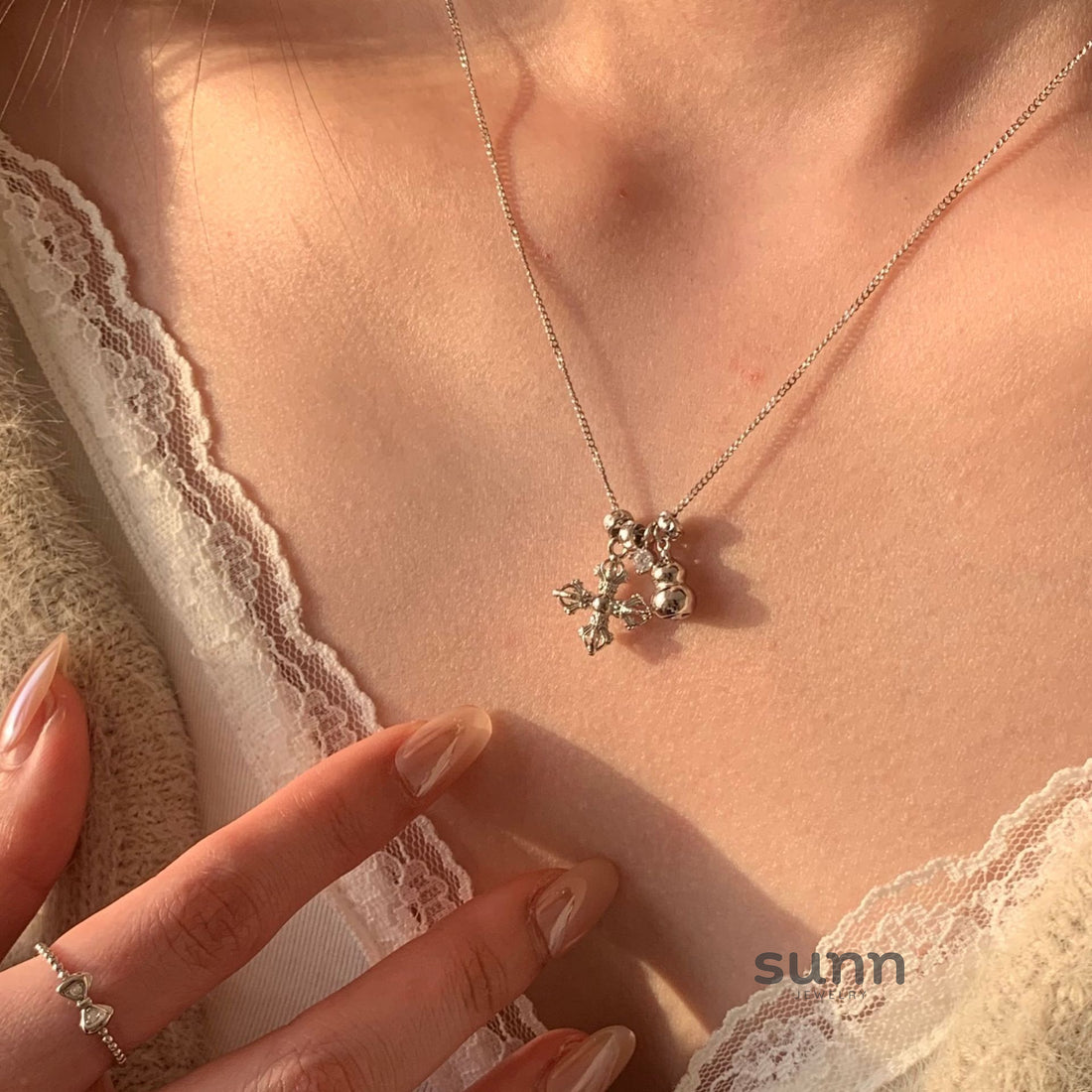 Amyla Sterling Silver Gourd Pendant Necklace [1W6Y49QE]