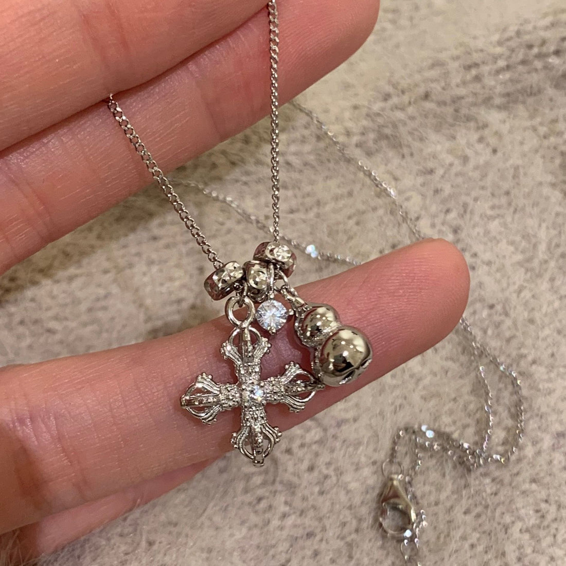 Amyla Sterling Silver Gourd Pendant Necklace [1W6Y49QE]