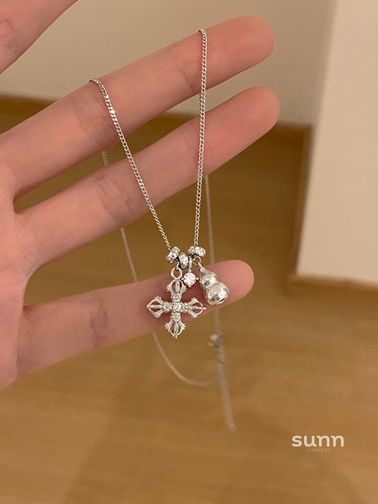 Amyla Sterling Silver Gourd Pendant Necklace [SYSGT38Z]