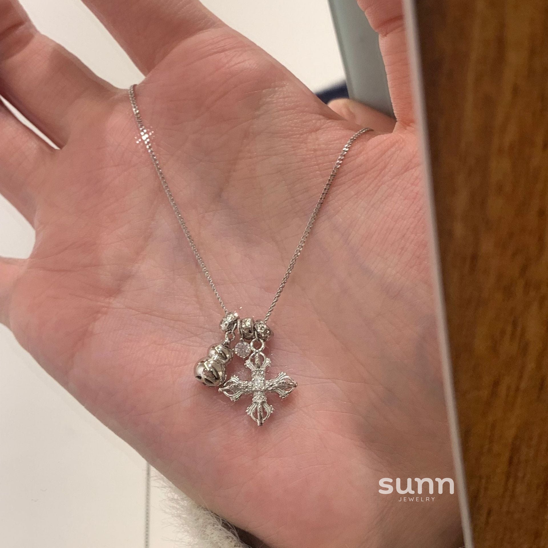 Amyla Sterling Silver Gourd Pendant Necklace [8M2KR33K]