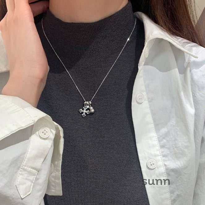 Amyla Sterling Silver Gourd Pendant Necklace [NLJ61KOS]