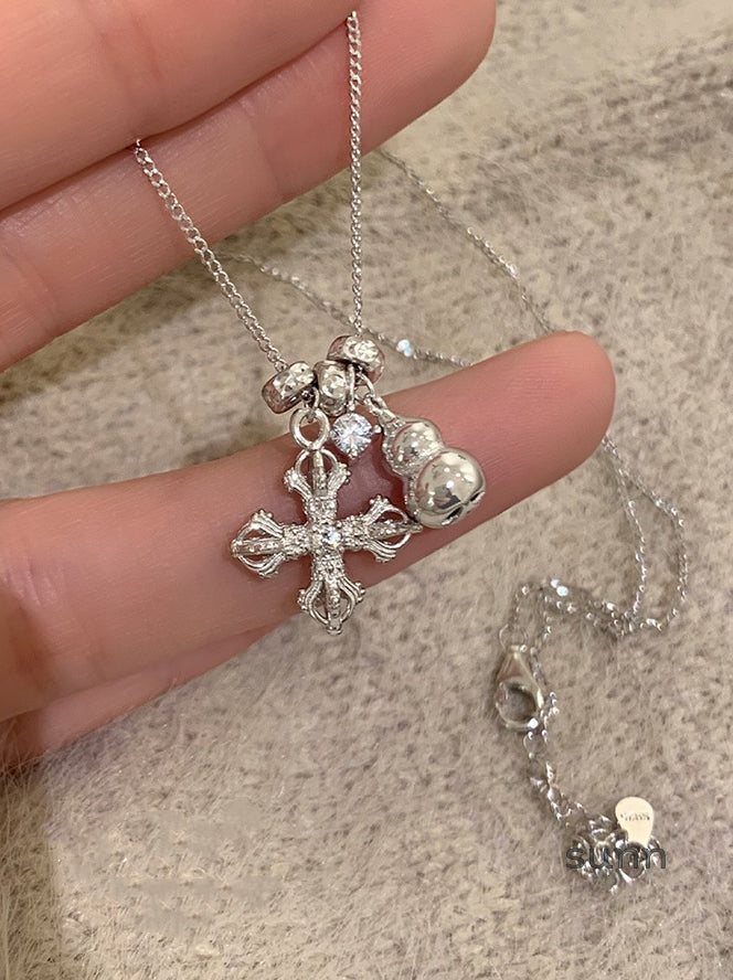 Amyla Sterling Silver Gourd Pendant Necklace [GH66FWL3]