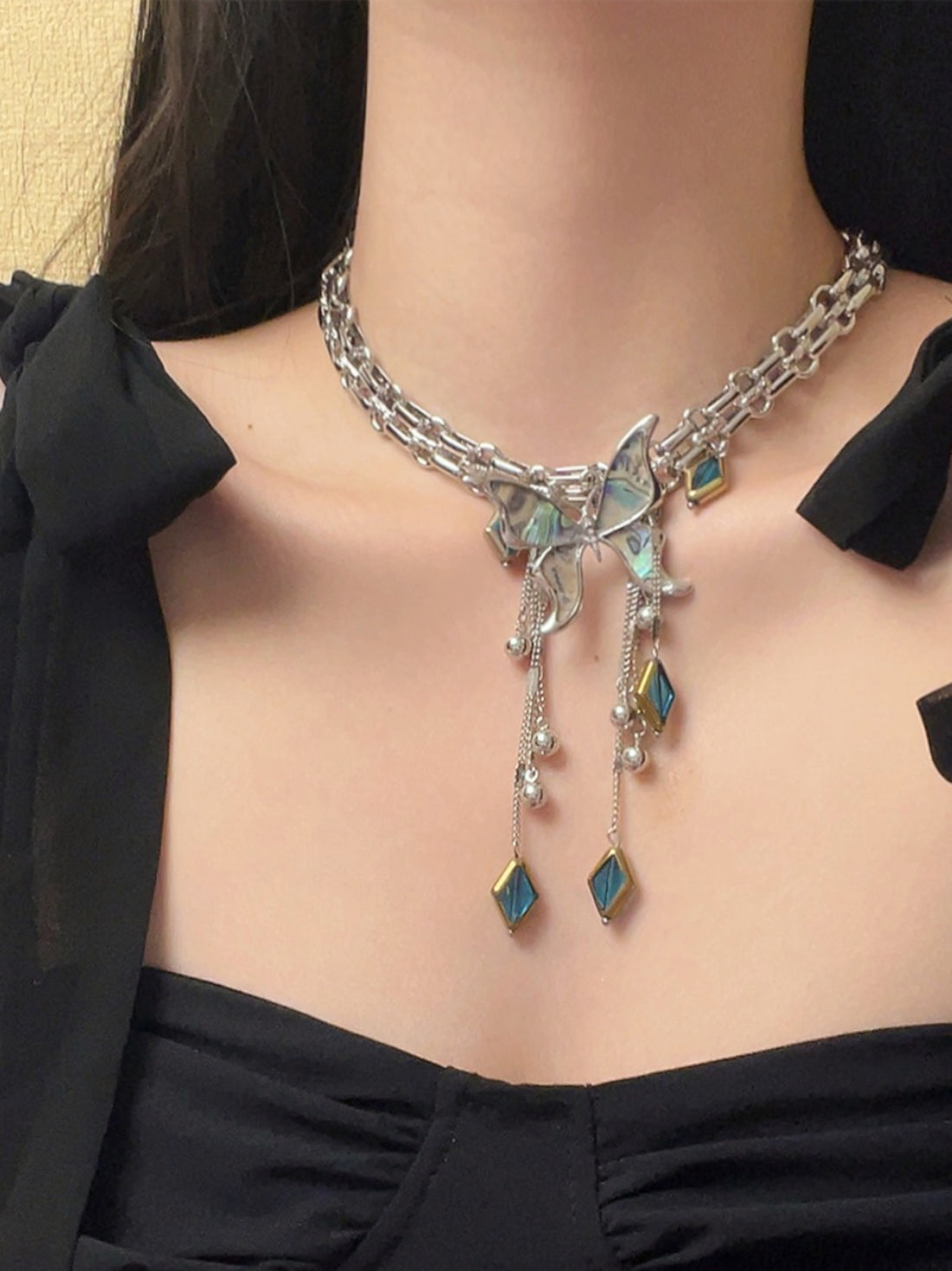 Amylah Chinoiserie Butterfly Necklace [68VG807I]