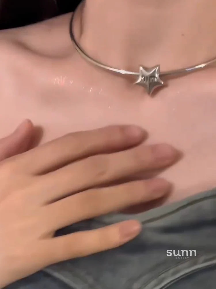 Amyra Metal Star Choker
