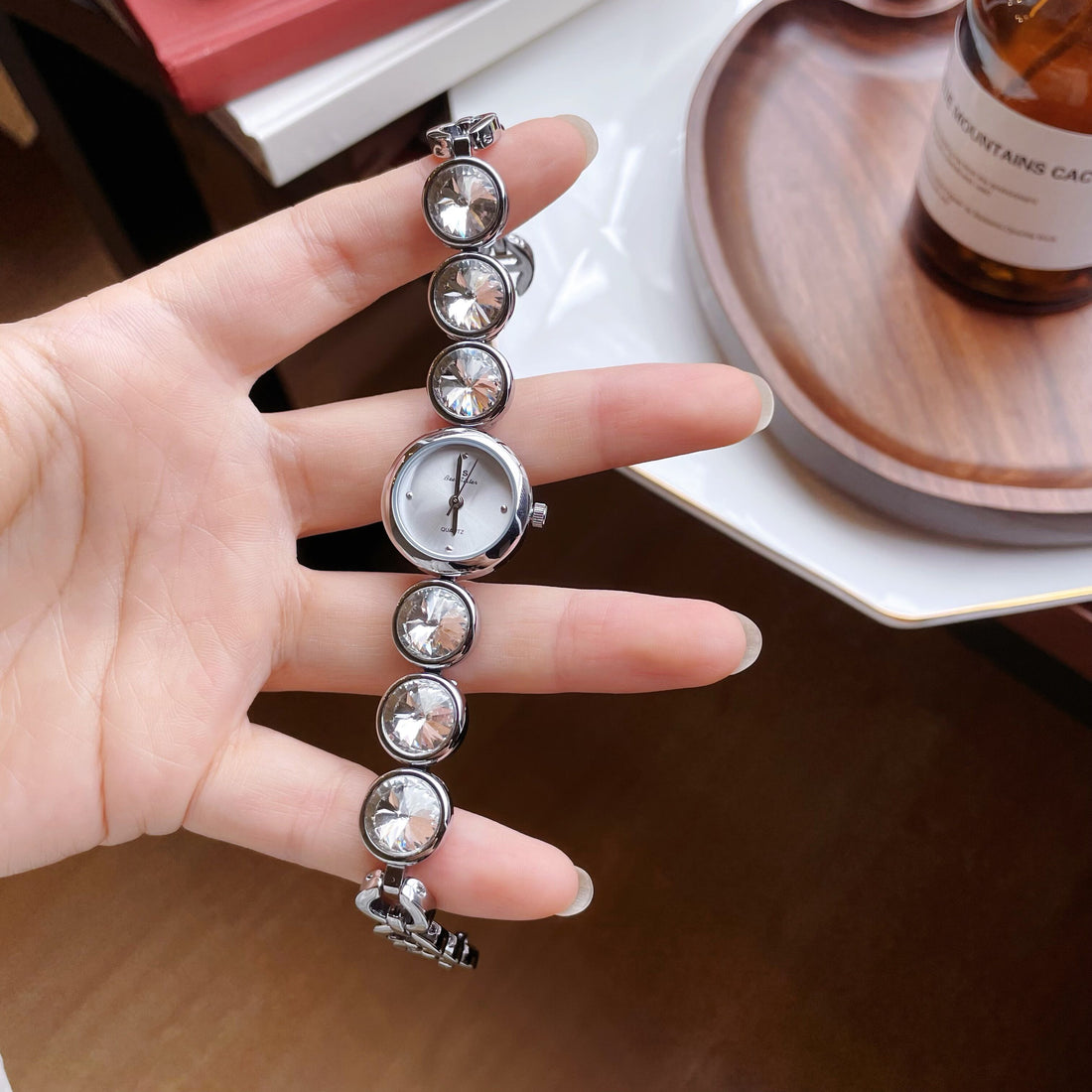 An Noble Gemstone Watch [0EPC5WNI]