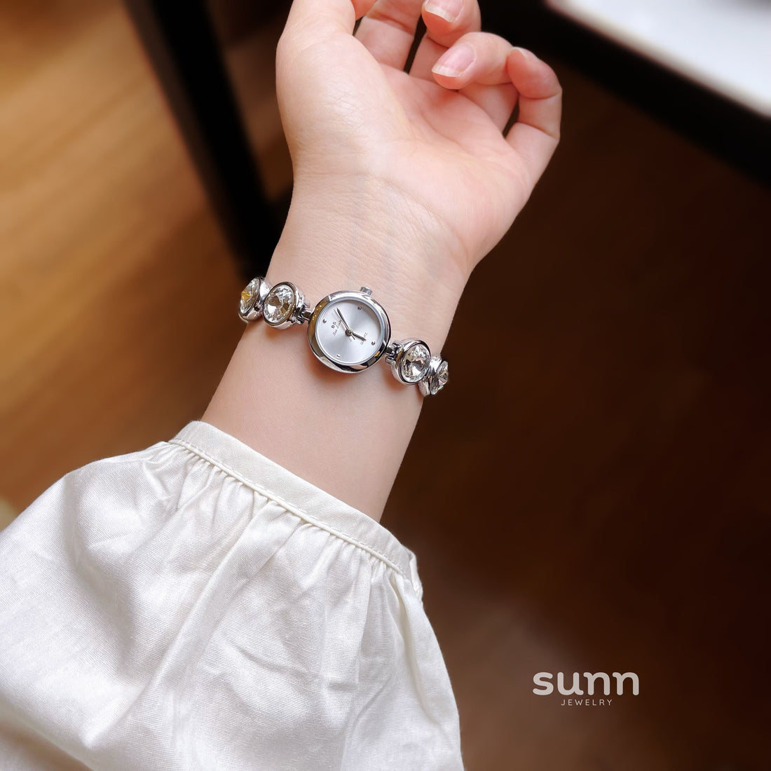 An Noble Gemstone Watch [0EPC5WNI]