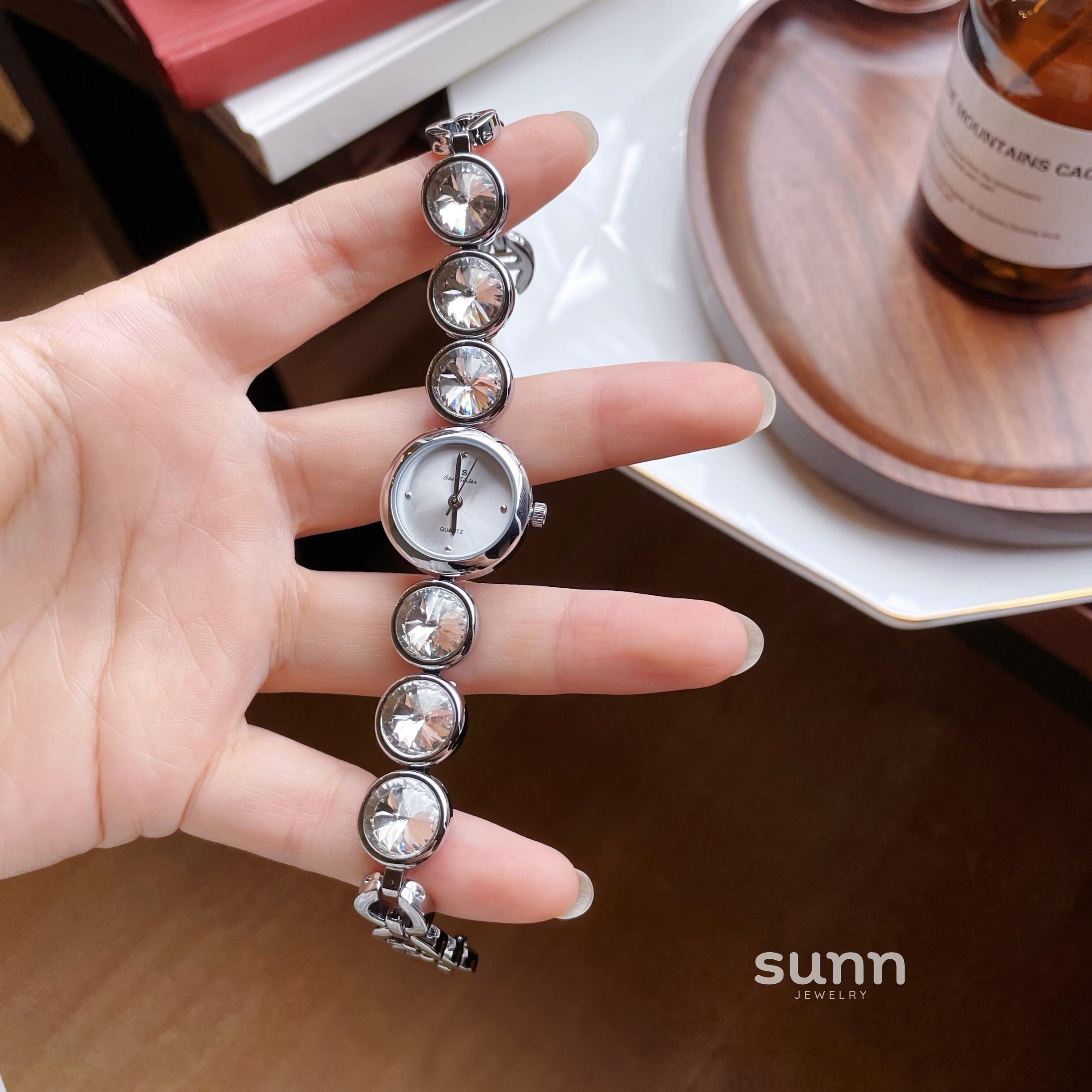 An Noble Gemstone Watch [VS9RZ96C]