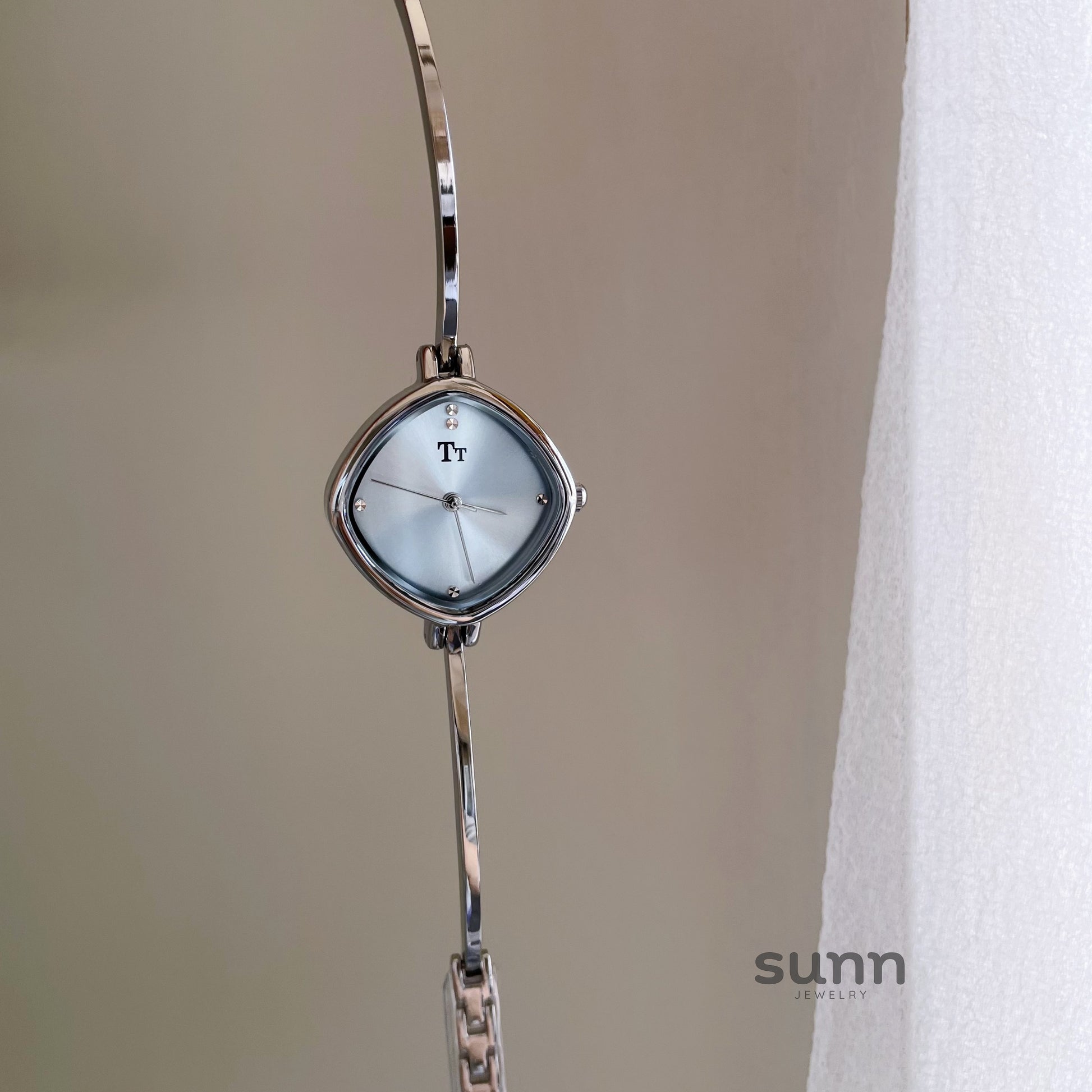 Anabel Petite Bracelet Watch [VWFRU7KN]