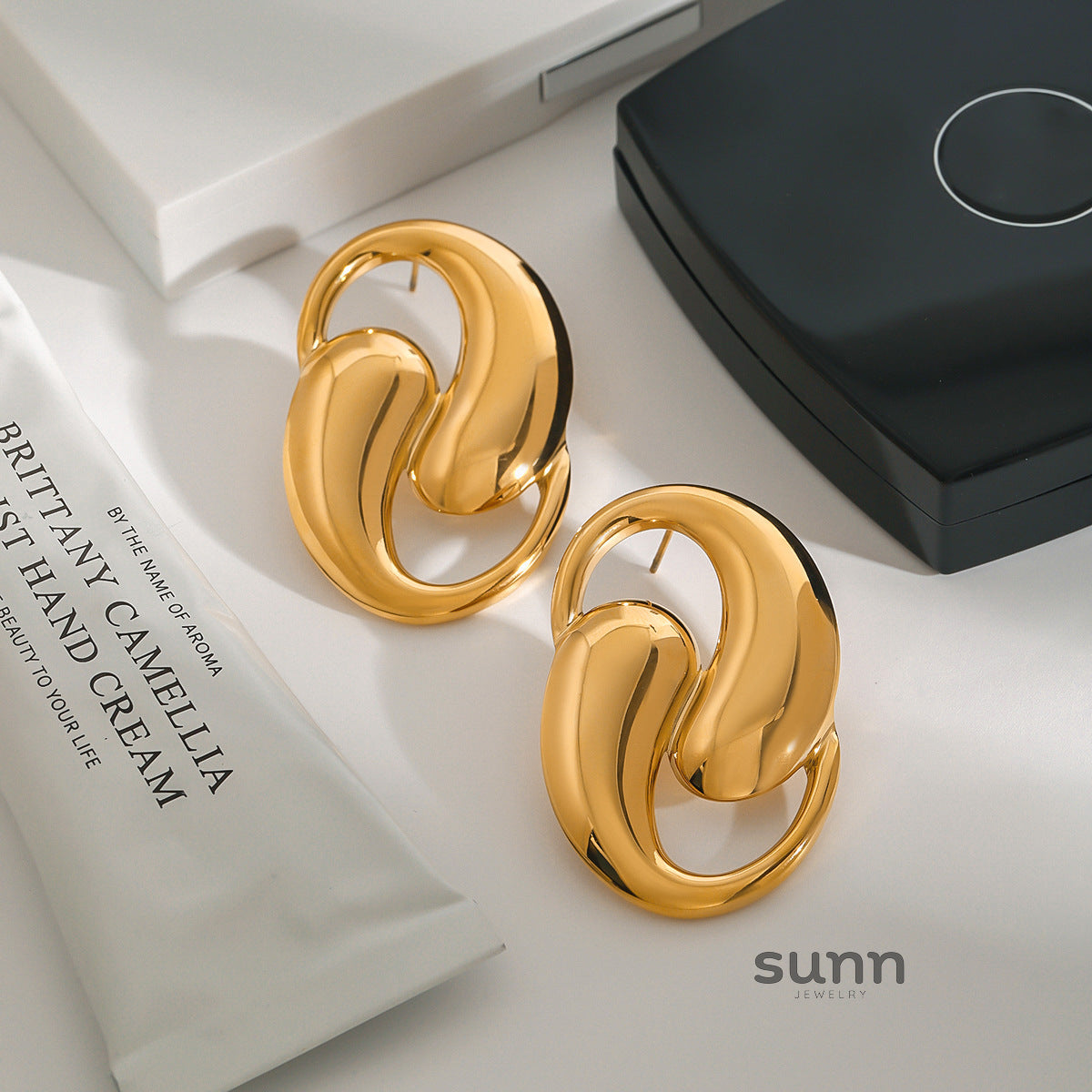 Anabella Cross Hoop Earrings [HF9WO55N]