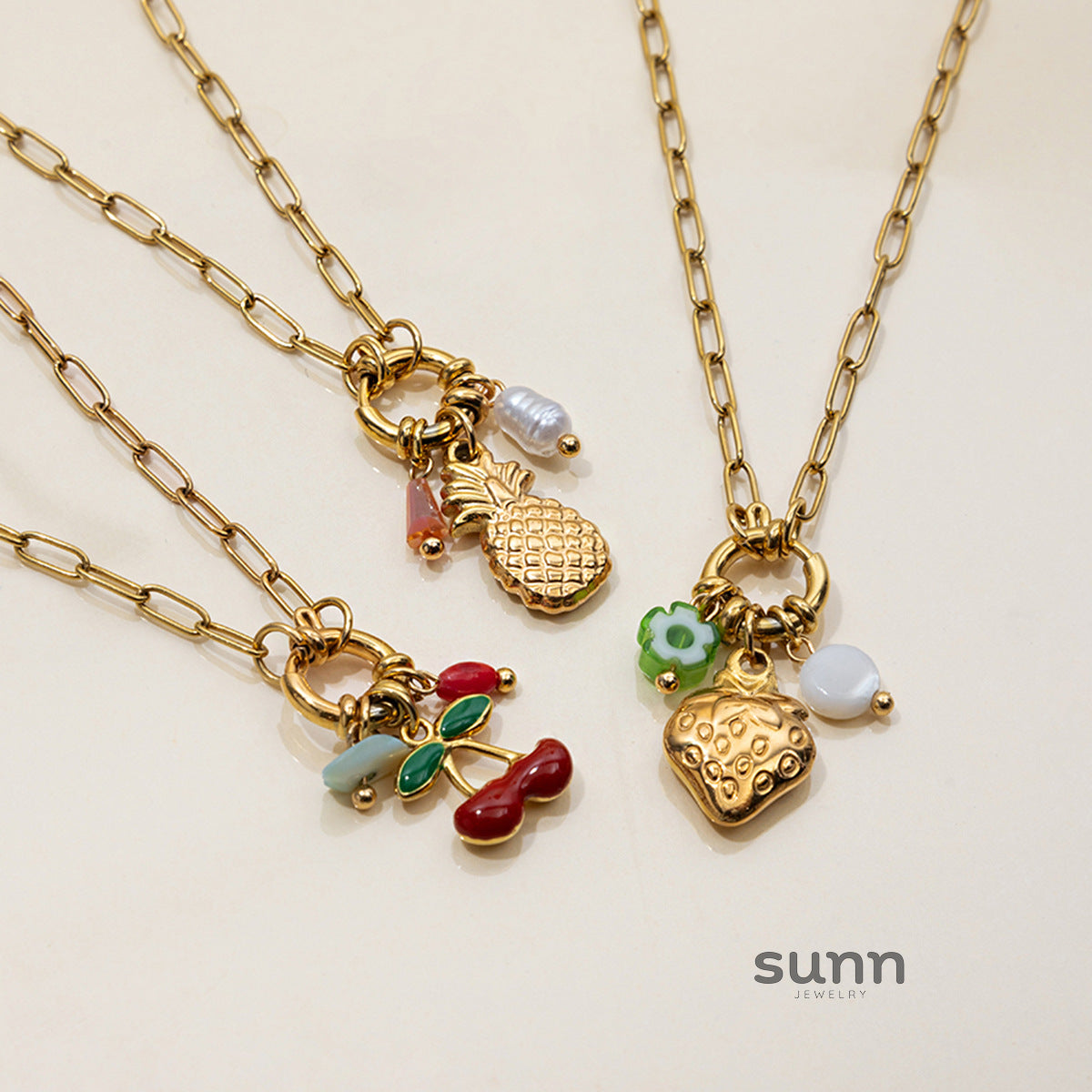 Anaelle Pearl Strawberry Necklace [EZMED8HU]