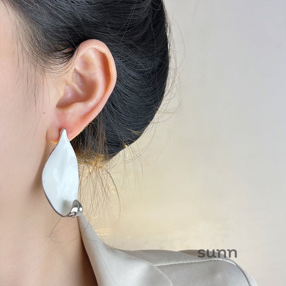 Anaisha Chinoiserie Enamel Leaf Earrings [CXBW4I5G]