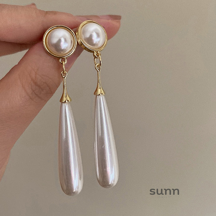 Analee Golden Pearl Drop Earrings [ACBN7JLV]