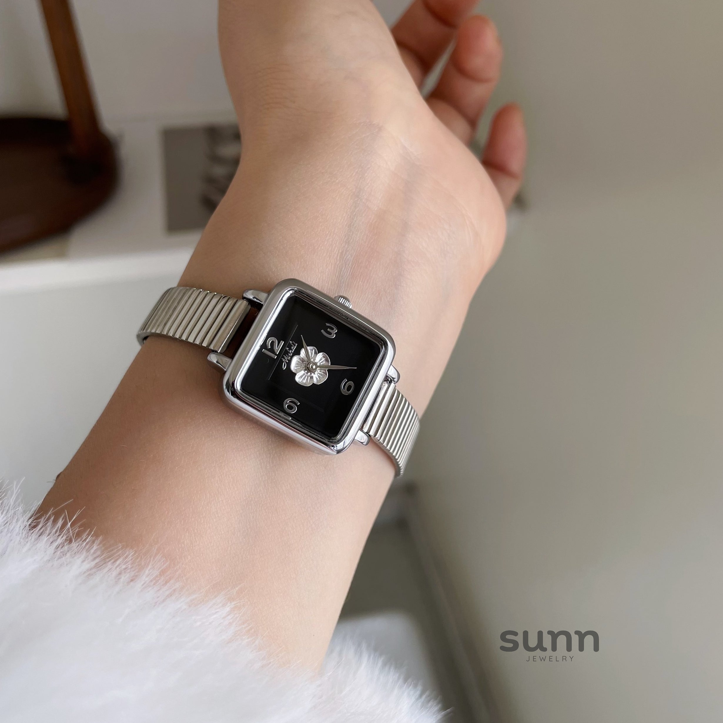 Analeigha Camellia Bracelet Watch [E26NX8UY]