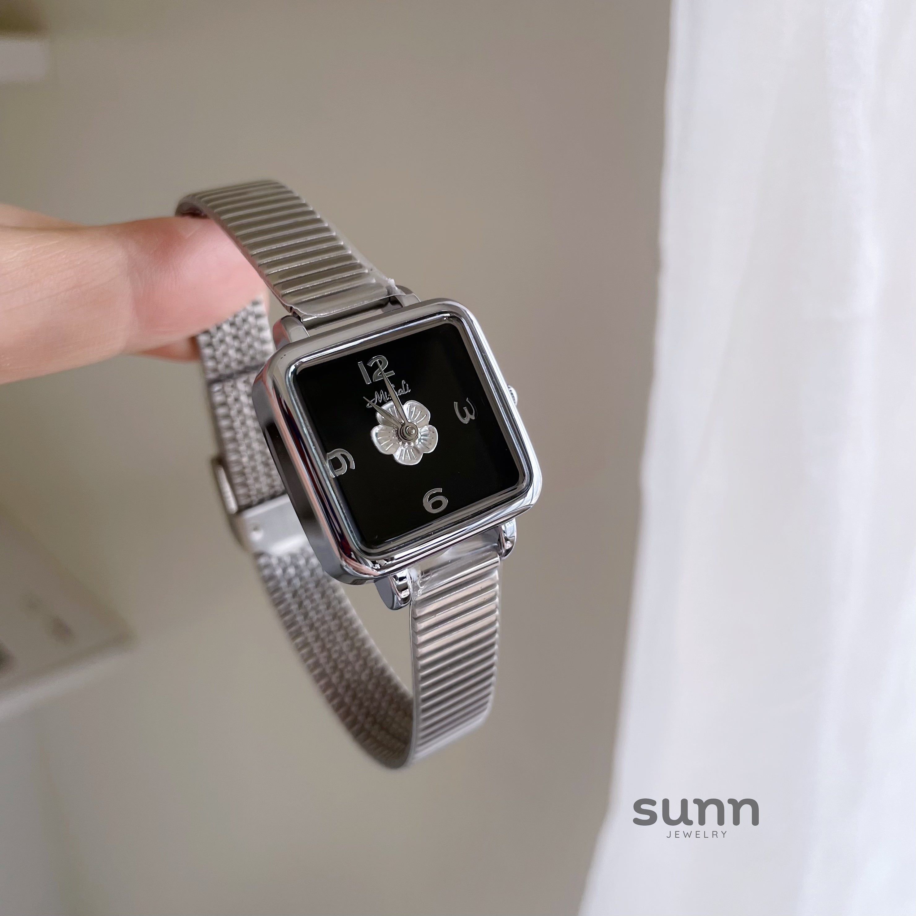 Analeigha Camellia Bracelet Watch [NVEM7IHE]