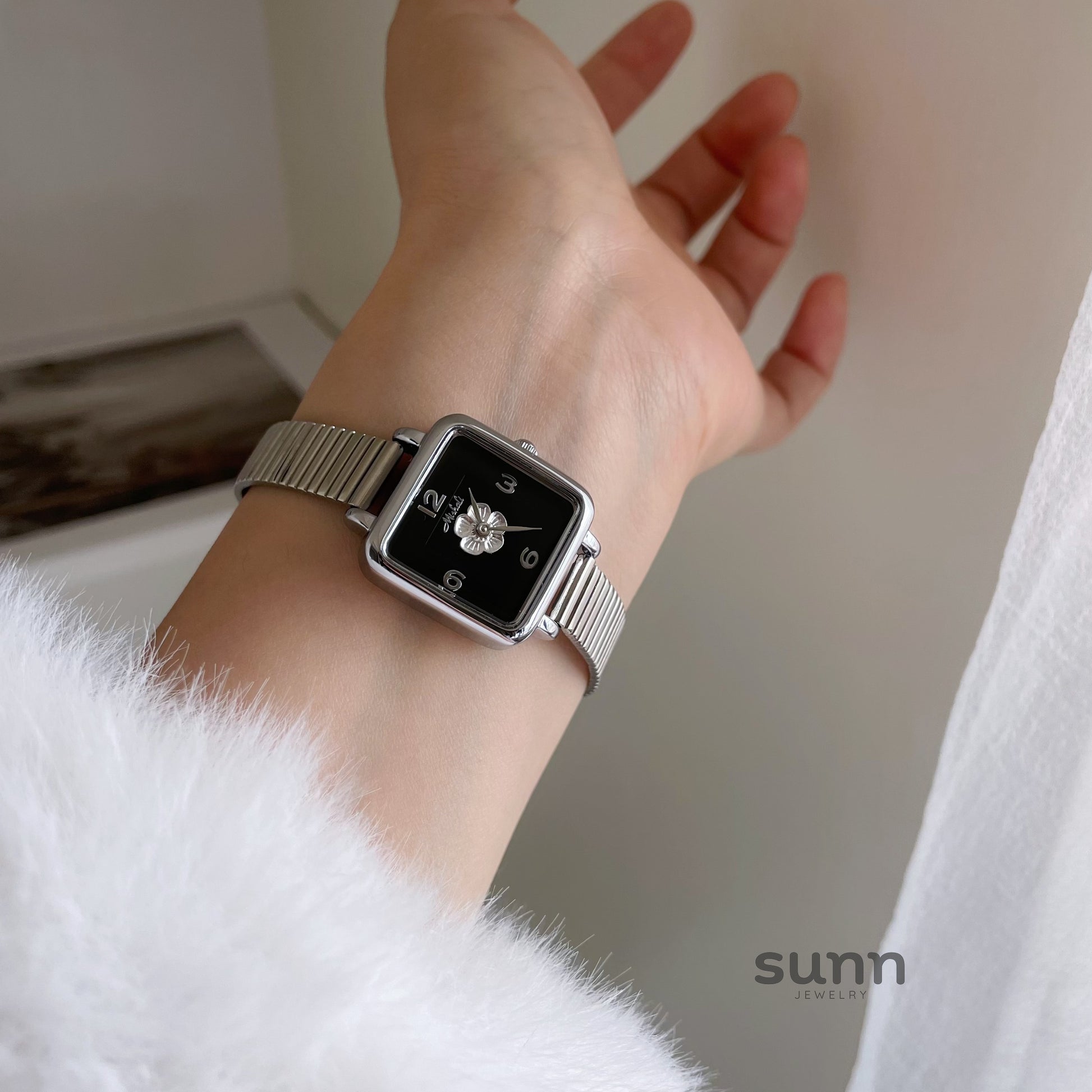 Analeigha Camellia Bracelet Watch [BTEXI1I7]