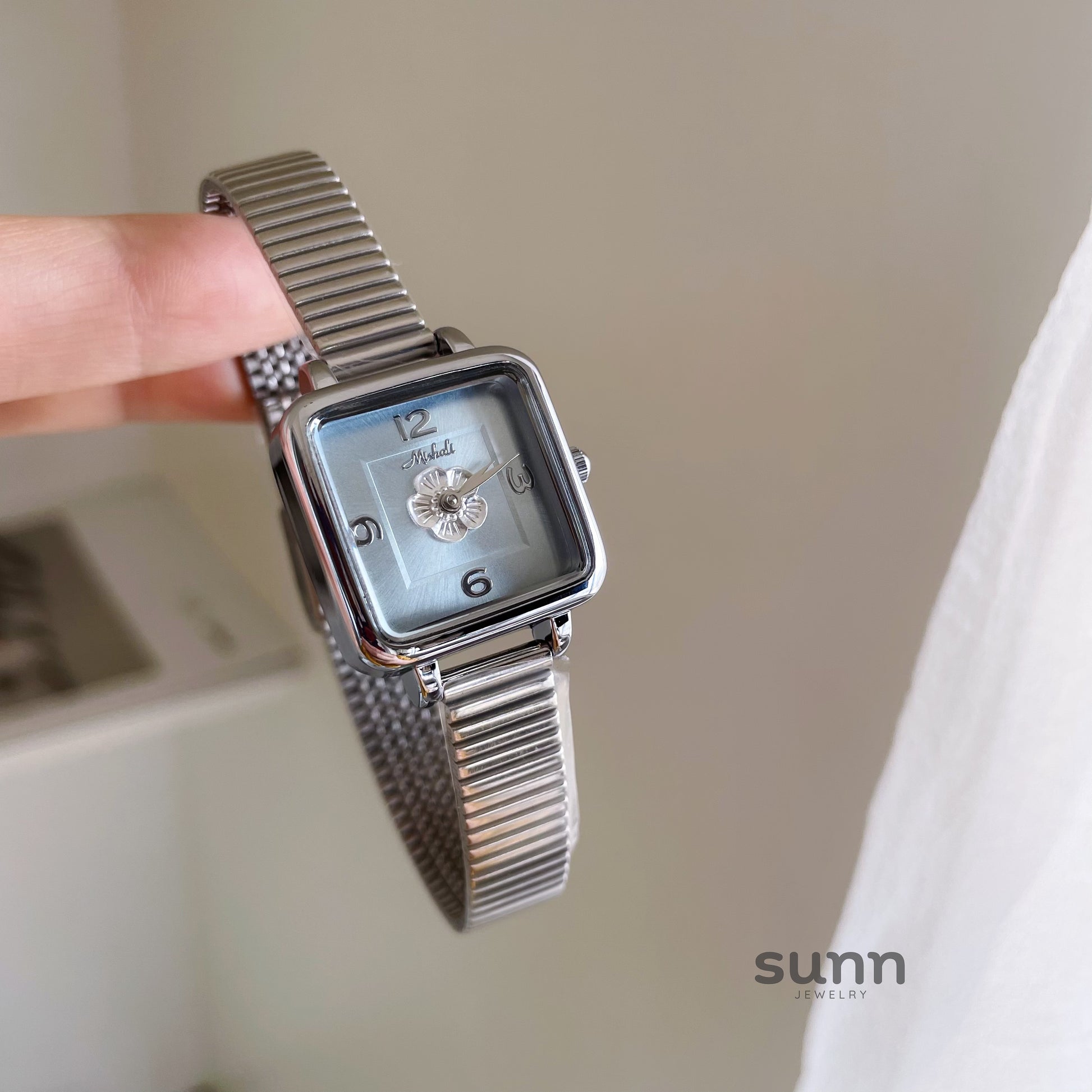 Analeigha Camellia Bracelet Watch [T8FN23QE]