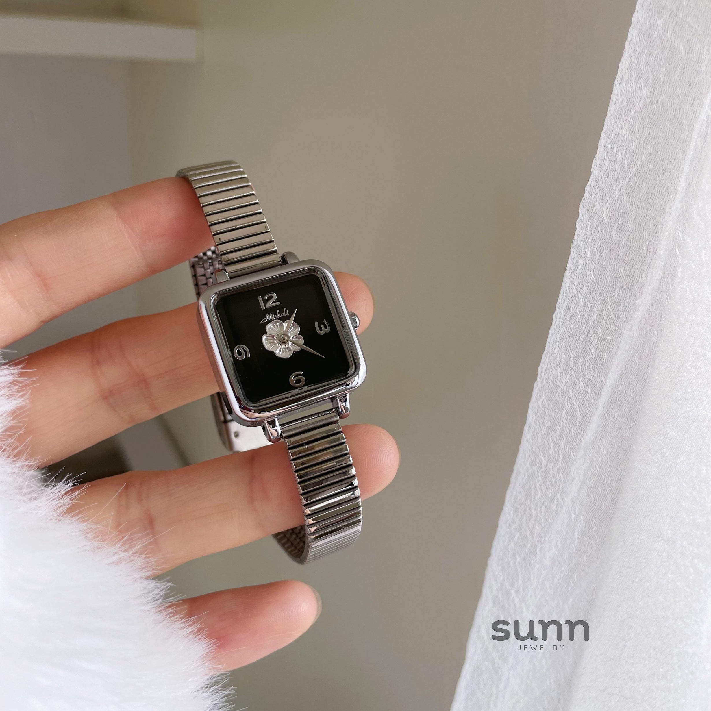 Analeigha Camellia Bracelet Watch [BLW1U2D8]
