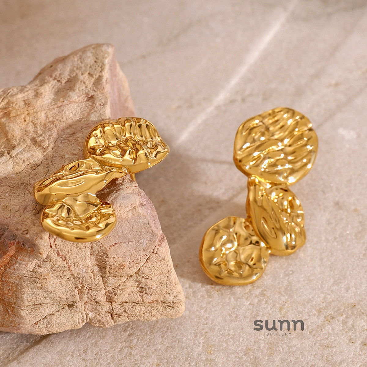 Analeigha Floral Statement Earrings [IAMX91CE]