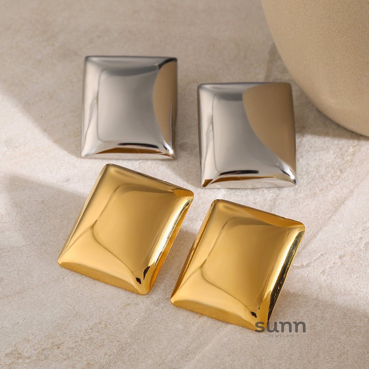 Anastazia Sleek Gold Earrings [VFV5LNF5]