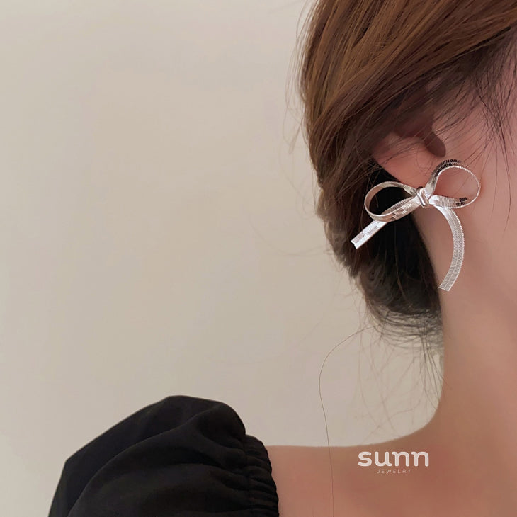 Anayla French Bow Dangle Earrings [ZKAJA2UW]