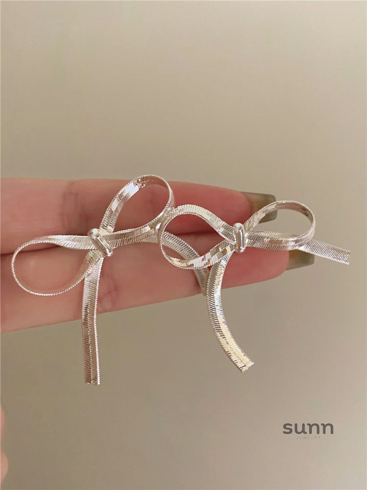 Anayla French Bow Dangle Earrings [N794M2Z4]