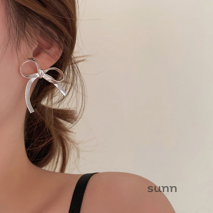 Anayla French Bow Dangle Earrings [3TP3AV2U]