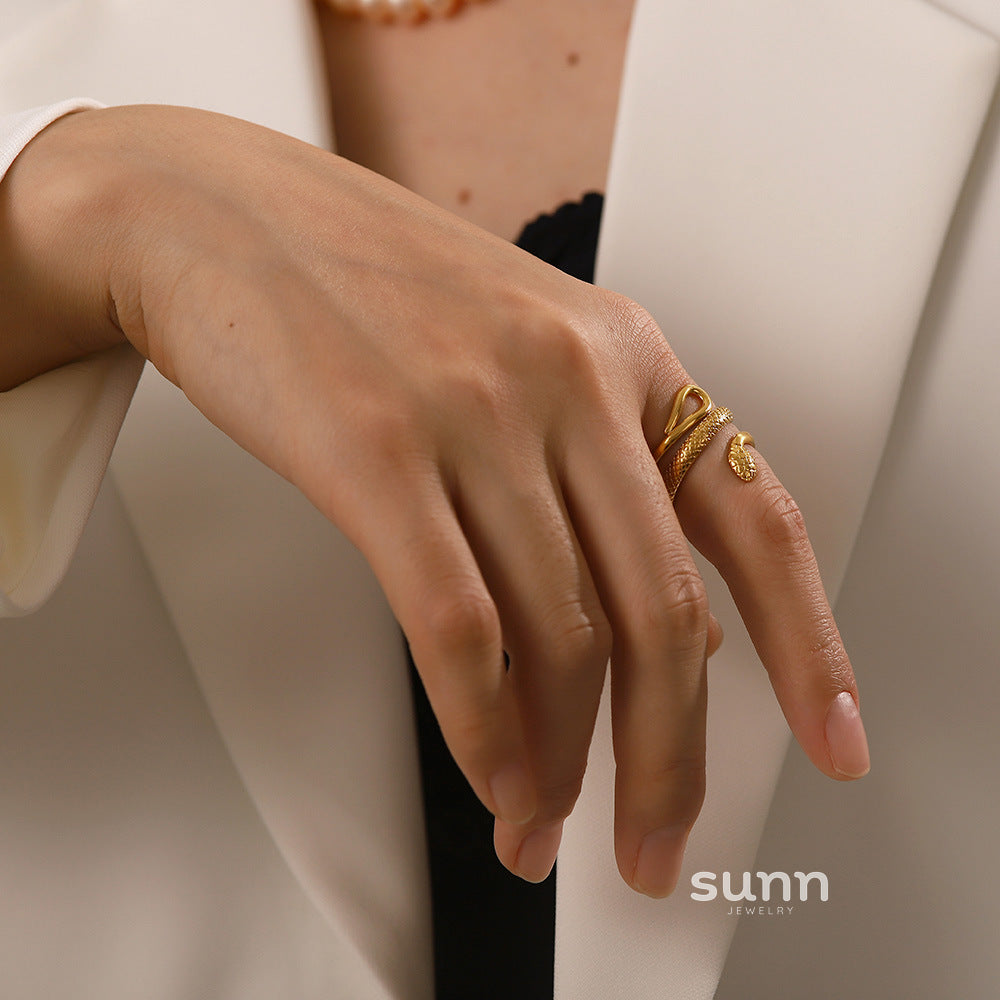 Andra Gold Serpent Adjustable Ring [Z20YW2C9]