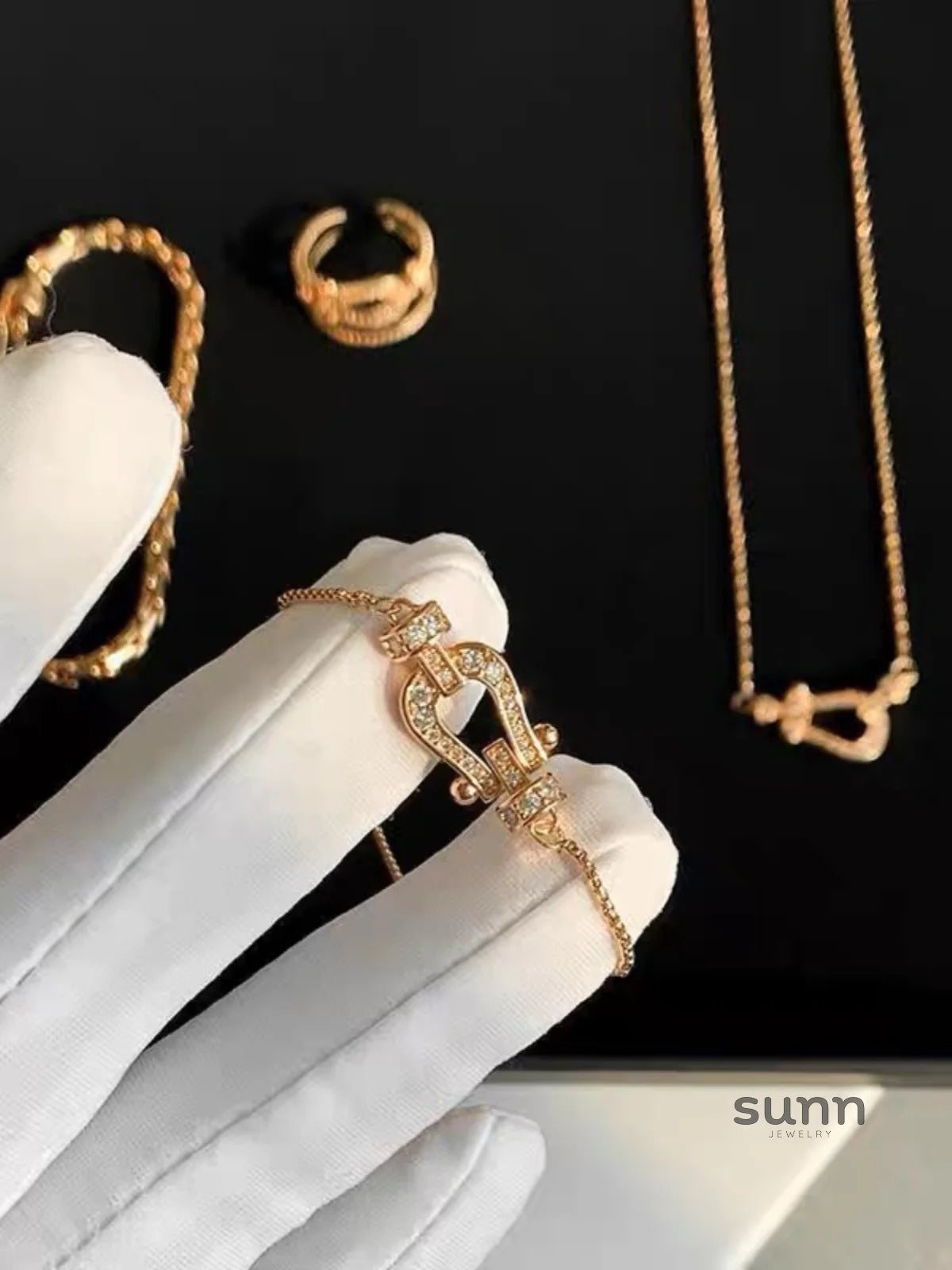 Andriana Delicate Horseshoe Bracelet