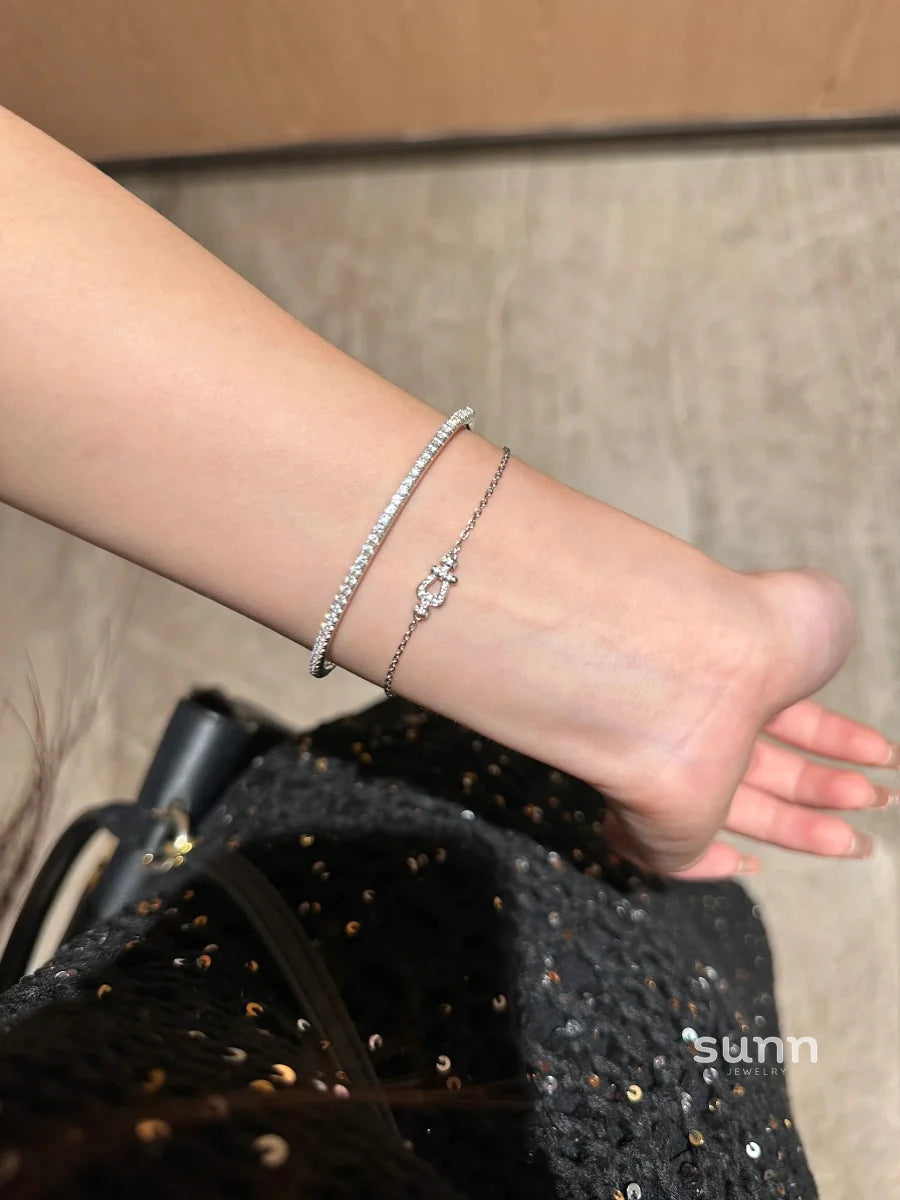 Andriana Delicate Horseshoe Bracelet