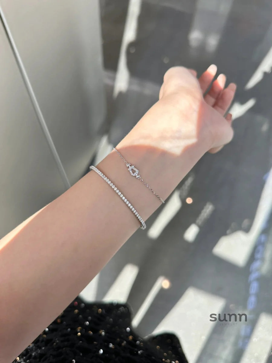 Andriana Delicate Horseshoe Bracelet