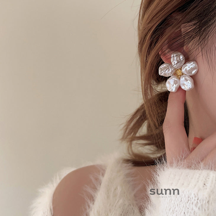 Andy Pearl Flower Earrings [U0GK58FQ]