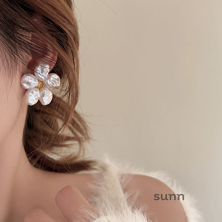 Andy Pearl Flower Earrings [U222B1FO]