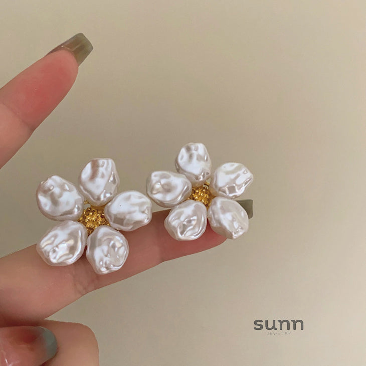 Andy Pearl Flower Earrings [KQF9VZ32]