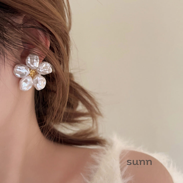 Andy Pearl Flower Earrings [O6XW9EUJ]