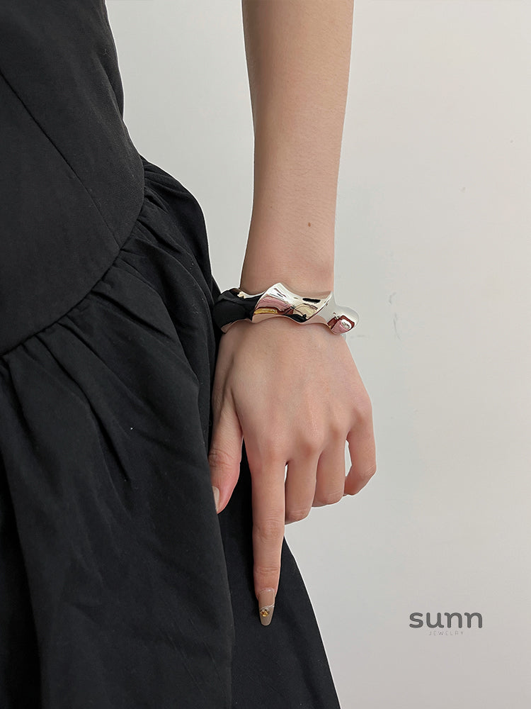 Anela Asymmetric Cuff Bracelet [VOPAXZXC]