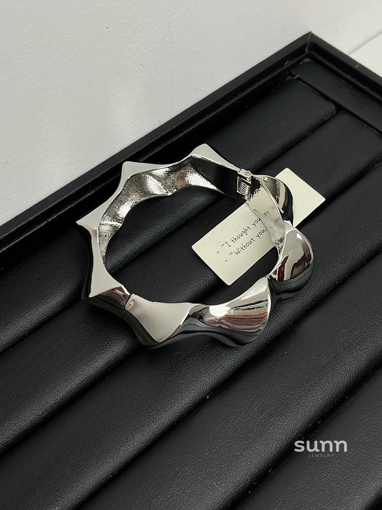 Anela Asymmetric Cuff Bracelet [N0JGZRLR]
