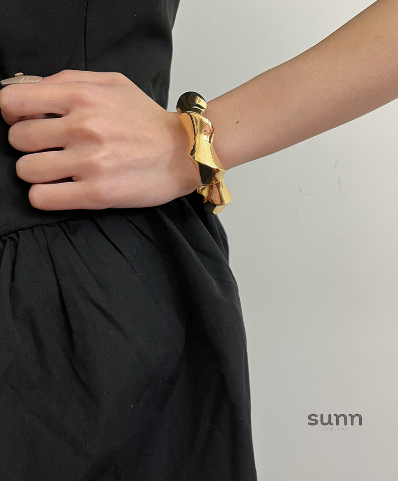 Anela Asymmetric Cuff Bracelet [E257TBR2]