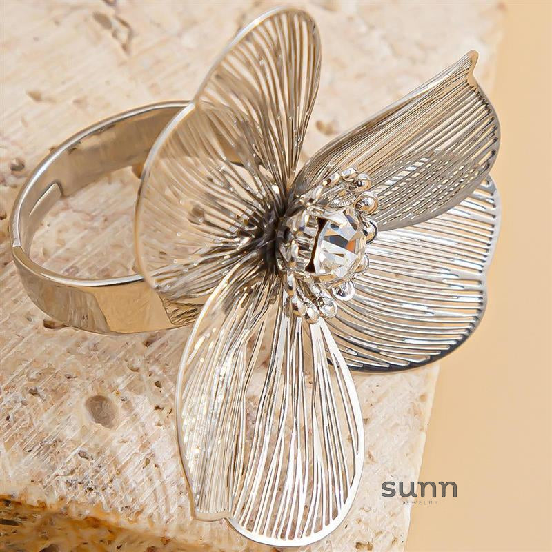 Angelica Ginkgo Blossom Necklace [YDSG8L5J]